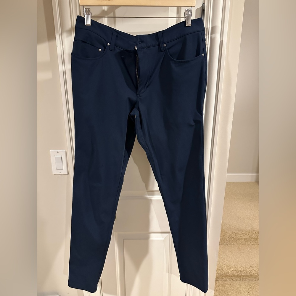 Lululemon ABC Pant Skinny (34 waist 34 length)